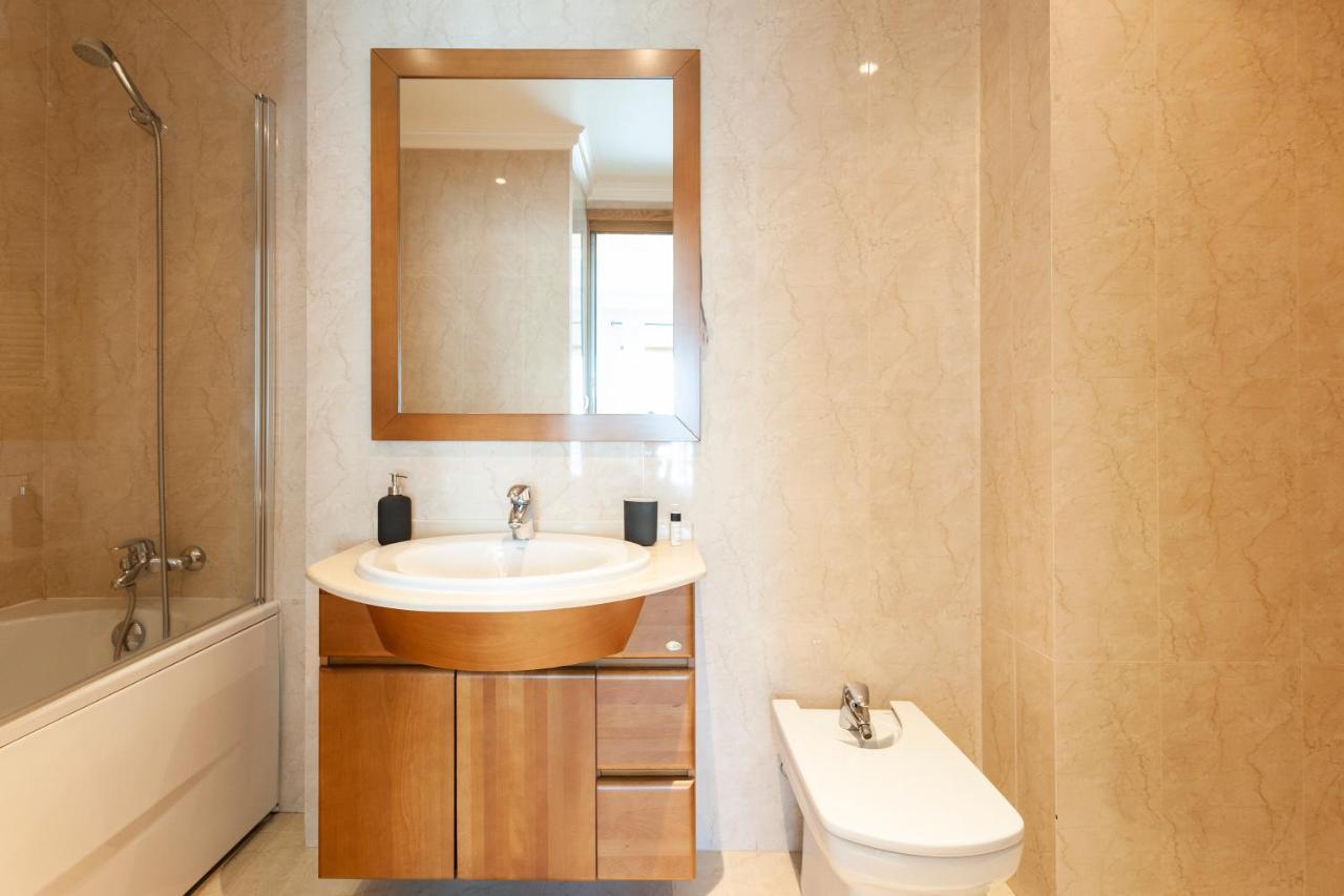 Apartment Orient - Modern, Spacious And Sunny! By The River! Lissabon