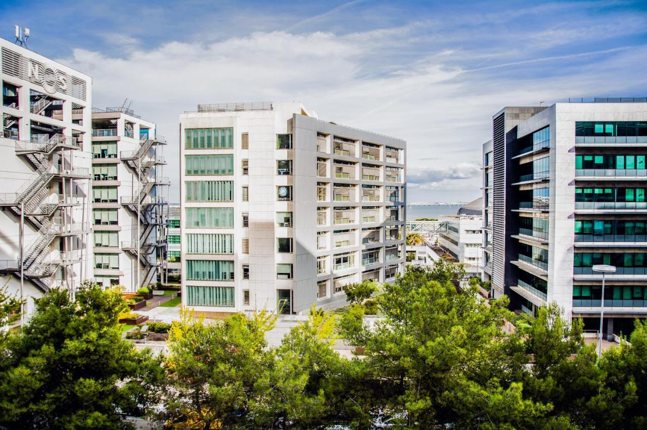 Orient - Modern, Spacious And Sunny! By The River! Lissabon